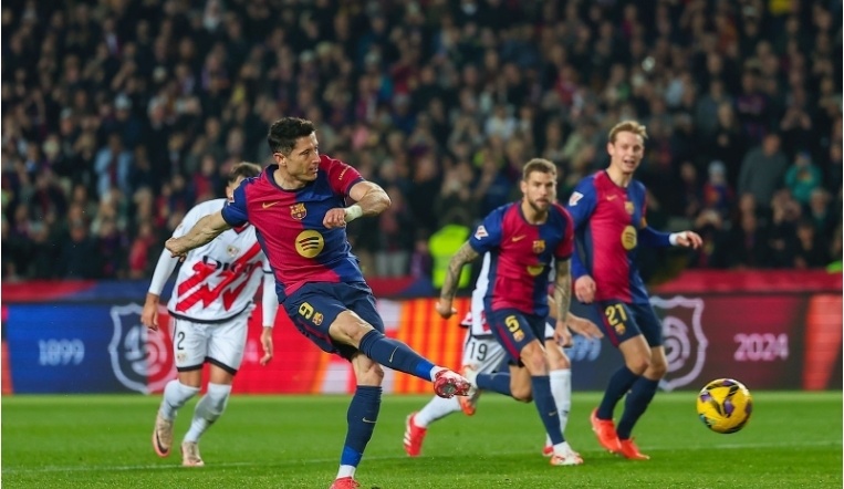 篮球勇士明星球员连续三场20+得分