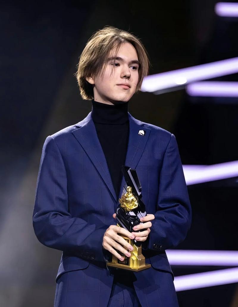 JDG发布赛季总结：长风破浪会有时，直挂云帆济沧海 我们明年再见