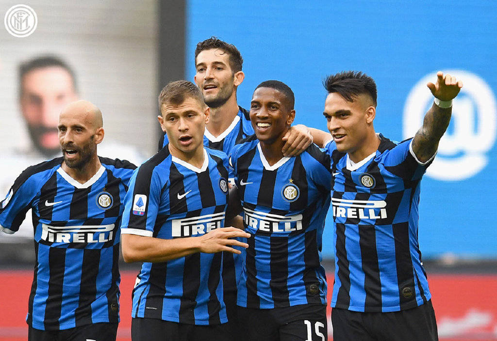 山雨欲来！英超冠军彻底爆了：2功臣炮轰+斯洛特遭兵变 队长表态（英超冠军危机四伏：两大功臣开炮，斯洛特遭更衣室逼宫，队长发声）