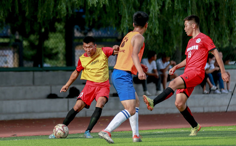 西甲：巴萨主场4-1大胜瓦伦西亚（西甲：巴塞罗那主场4比1击败瓦伦西亚）