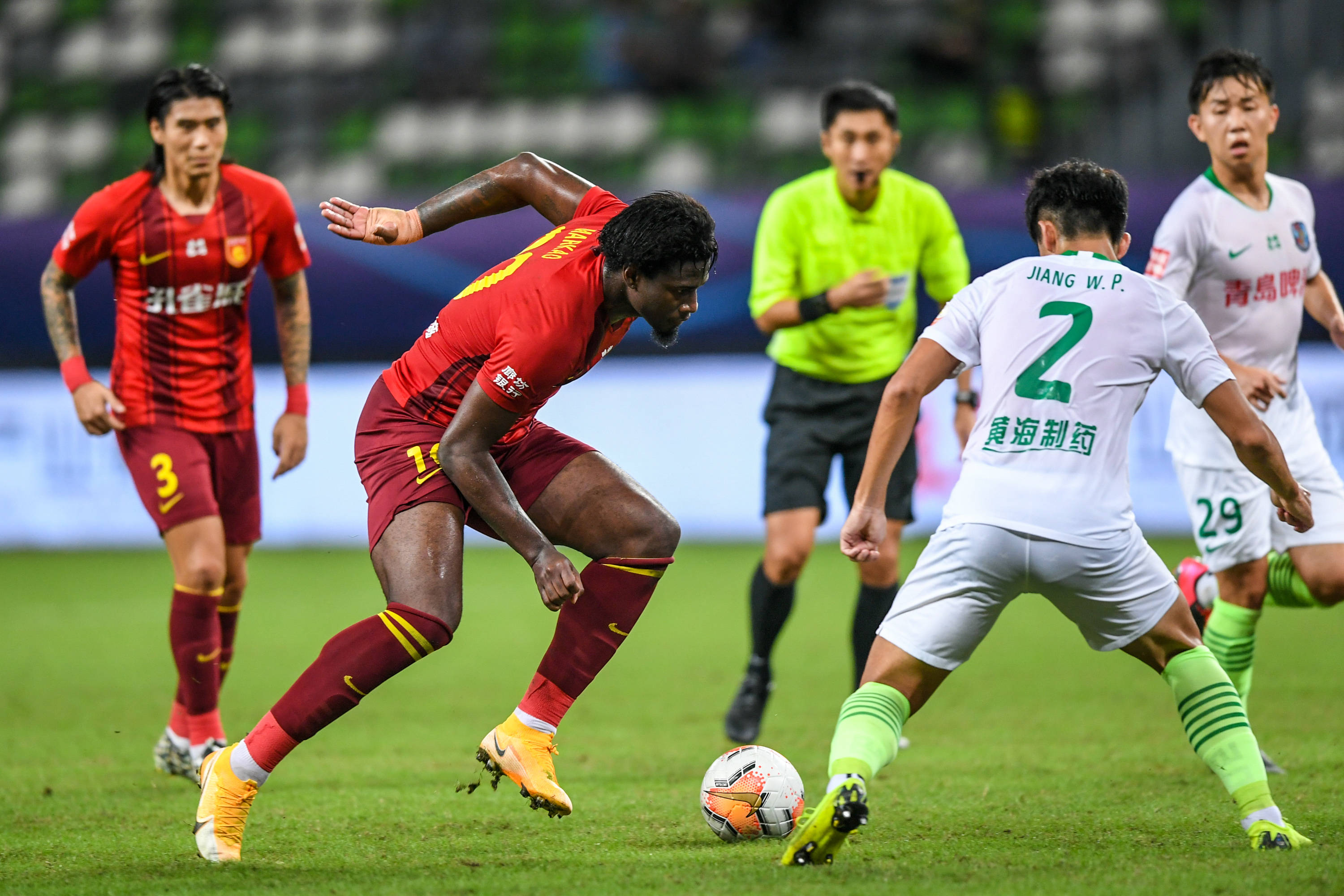 国安惨败越南夜， 邵佳一当场黑脸， 两大国脚恐遭永久除名！