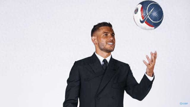 皇马1.5亿新星入选大名单！18岁天才中卫获首次征召，利物浦多特疯抢皇马死活不卖